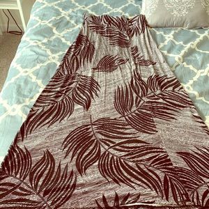 Black and gray leaf print maxi skirt